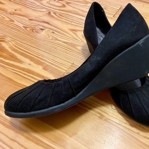 Women’s comfort wedges